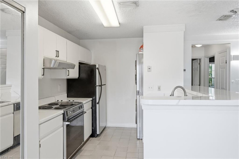 Photo 11 of 29 residential for sale in Hampton virginia