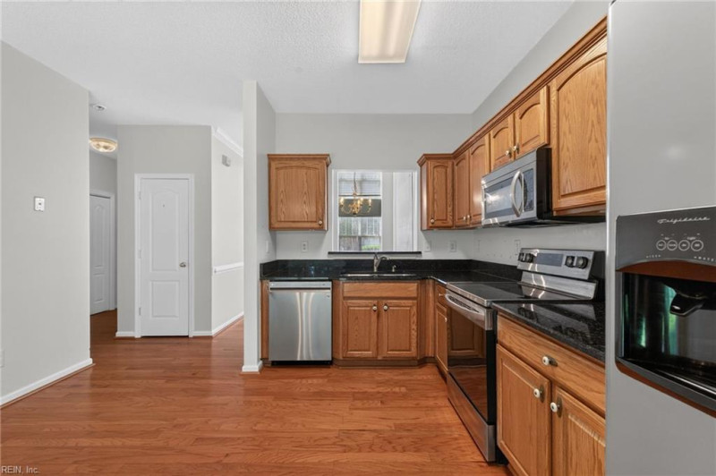 Photo 12 of 38 residential for sale in Portsmouth virginia