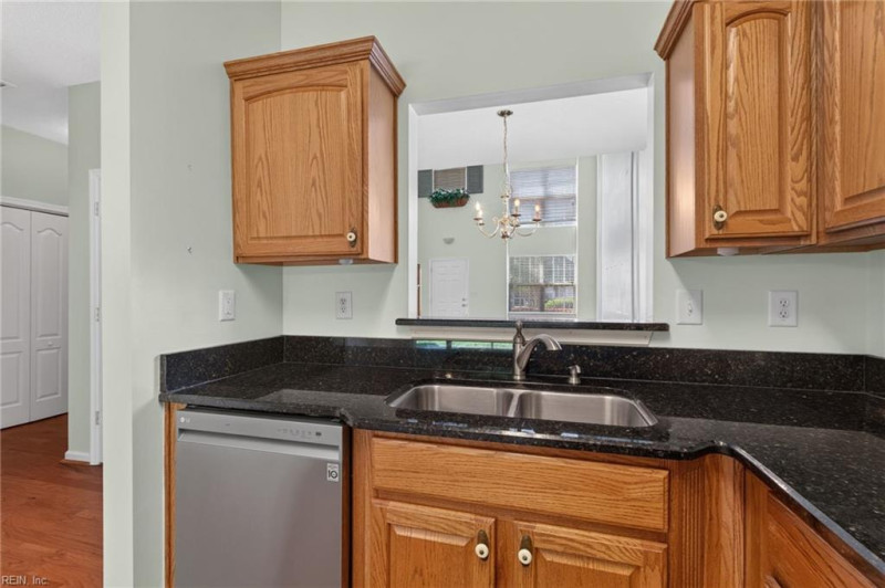 Photo 13 of 38 residential for sale in Portsmouth virginia