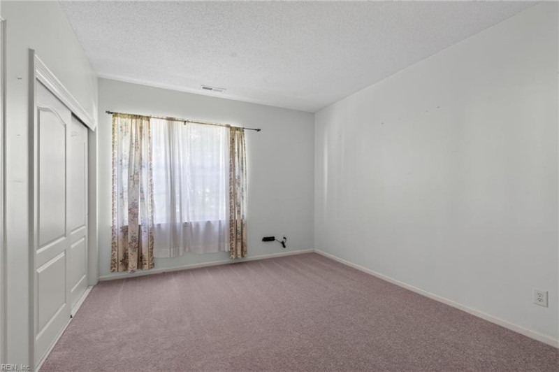 Photo 15 of 38 residential for sale in Portsmouth virginia
