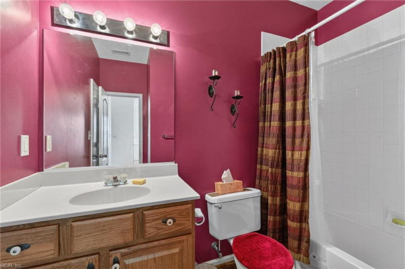 Photo 17 of 38 residential for sale in Portsmouth virginia