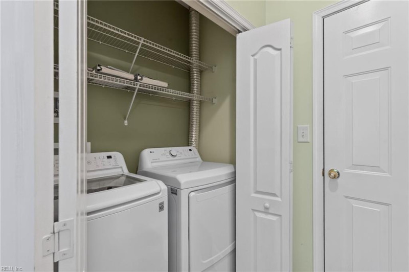 Photo 19 of 38 residential for sale in Portsmouth virginia