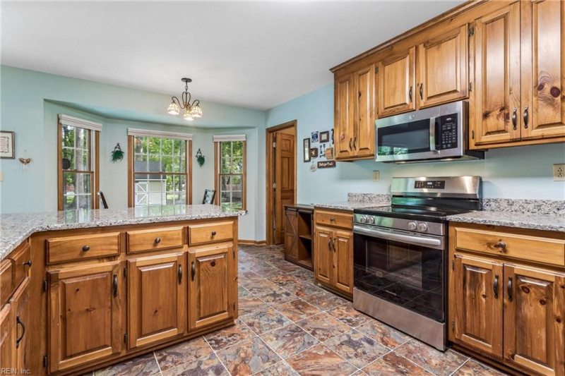 Photo 12 of 41 residential for sale in York County virginia