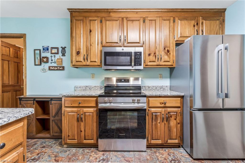 Photo 14 of 41 residential for sale in York County virginia