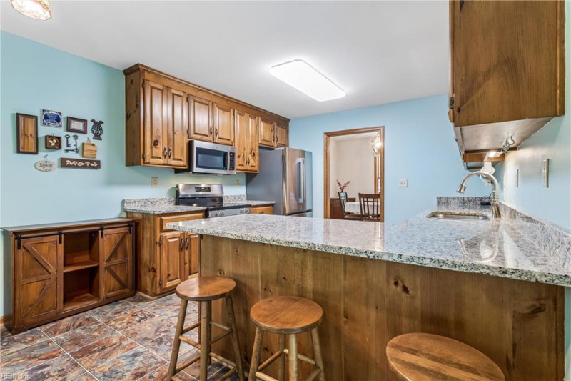 Photo 16 of 41 residential for sale in York County virginia