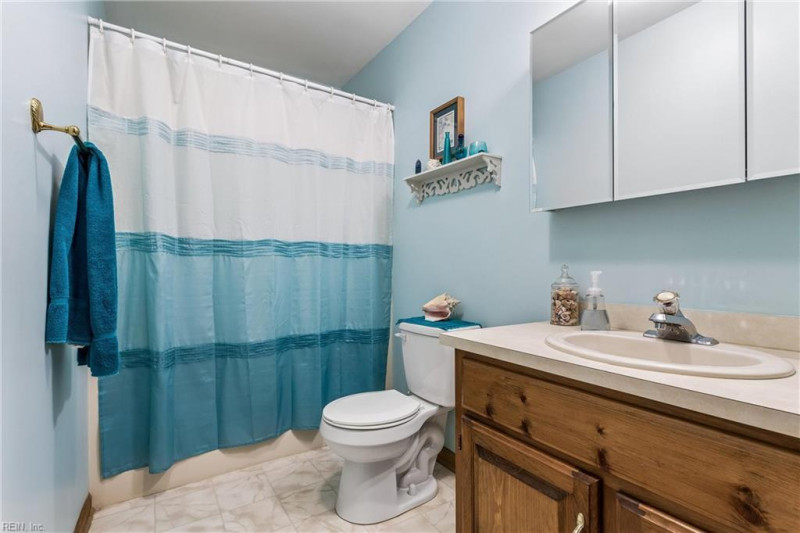 Photo 23 of 41 residential for sale in York County virginia