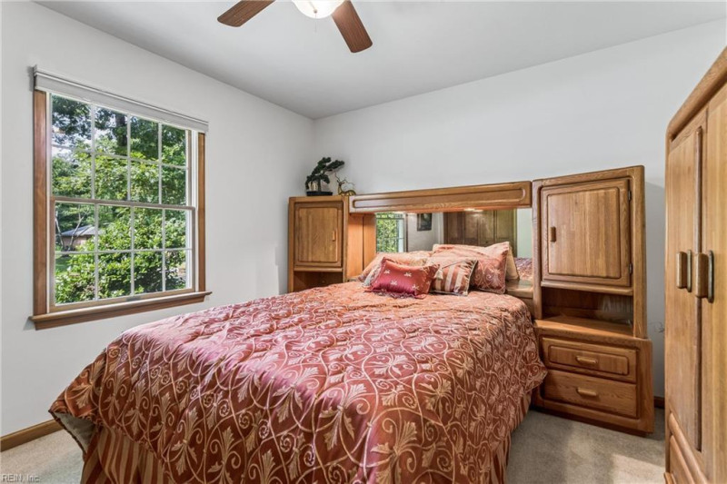 Photo 24 of 41 residential for sale in York County virginia