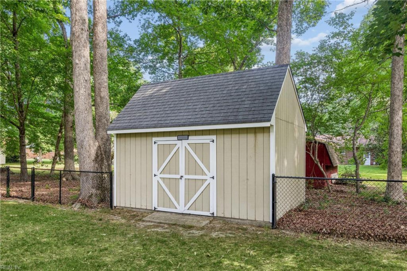 Photo 36 of 41 residential for sale in York County virginia