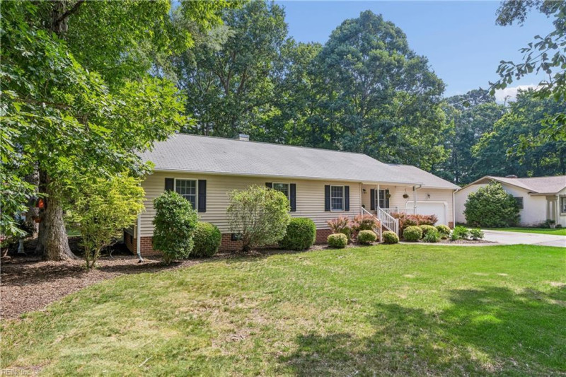 Photo 4 of 41 residential for sale in York County virginia
