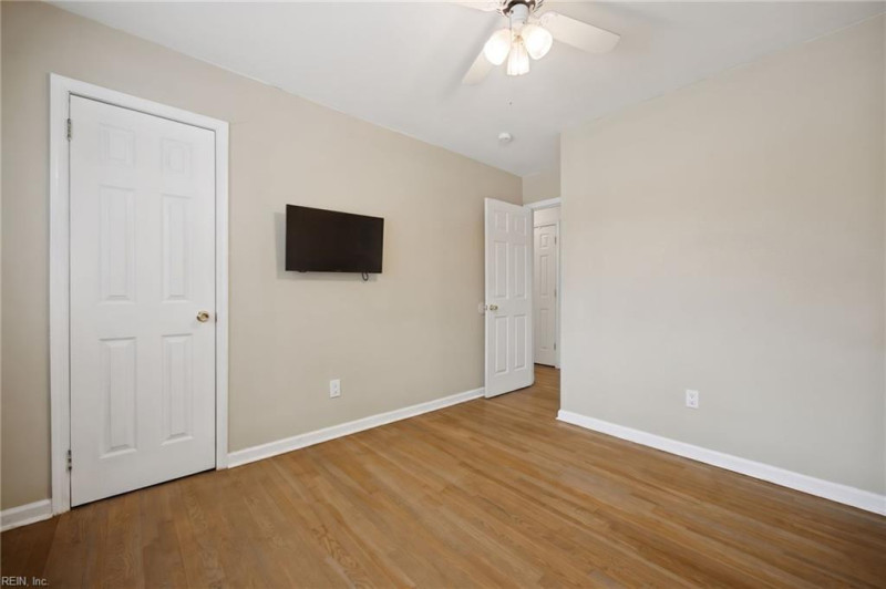 Photo 14 of 47 residential for sale in Hampton virginia