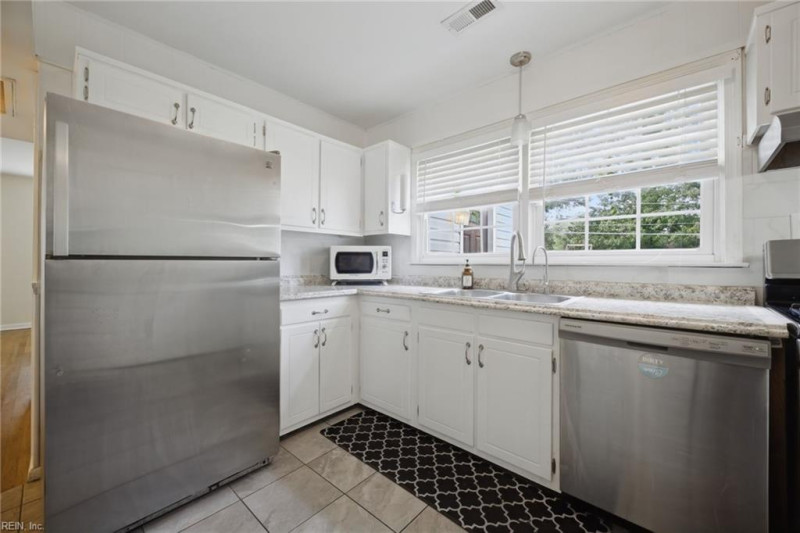 Photo 7 of 47 residential for sale in Hampton virginia