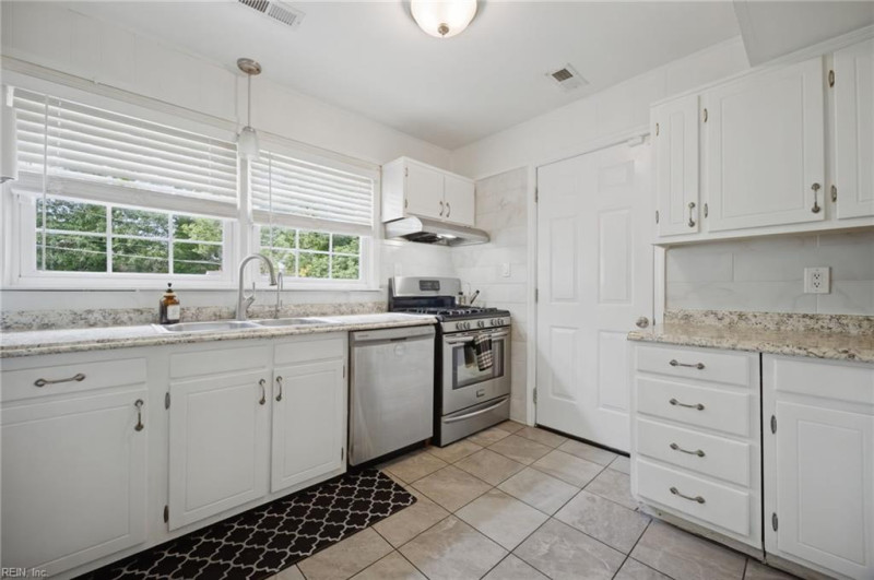 Photo 8 of 47 residential for sale in Hampton virginia