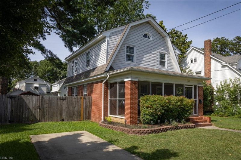 Photo 1 of 32 residential for sale in Portsmouth virginia