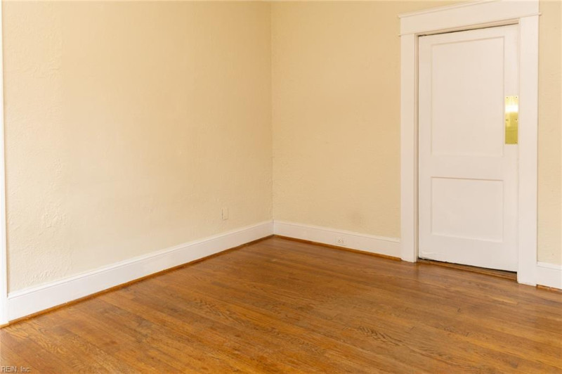 Photo 10 of 32 residential for sale in Portsmouth virginia