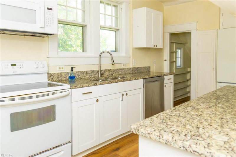Photo 12 of 32 residential for sale in Portsmouth virginia