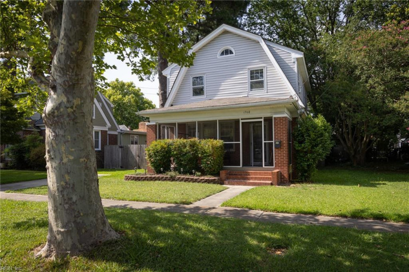 Photo 2 of 32 residential for sale in Portsmouth virginia