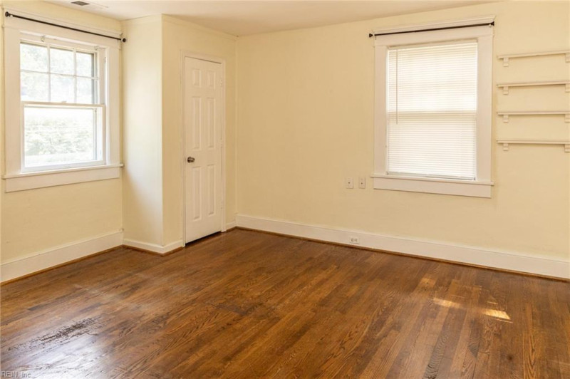 Photo 20 of 32 residential for sale in Portsmouth virginia