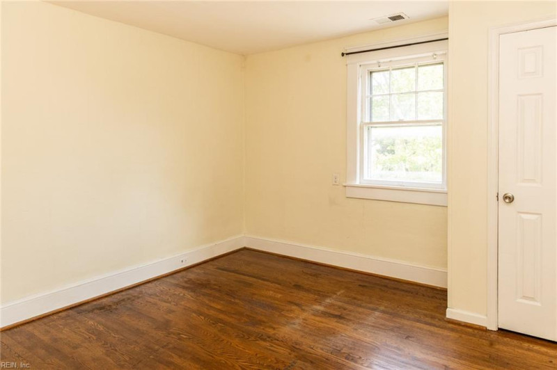 Photo 21 of 32 residential for sale in Portsmouth virginia