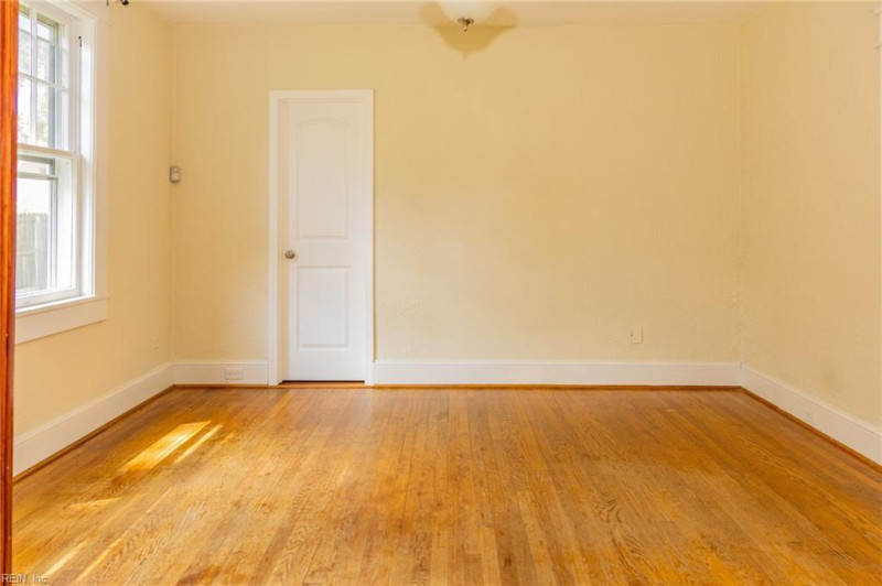 Photo 29 of 32 residential for sale in Portsmouth virginia