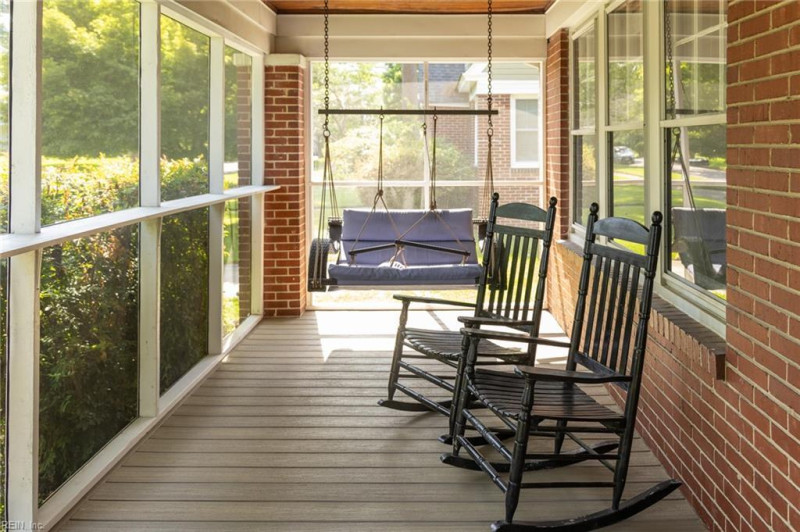 Photo 3 of 32 residential for sale in Portsmouth virginia