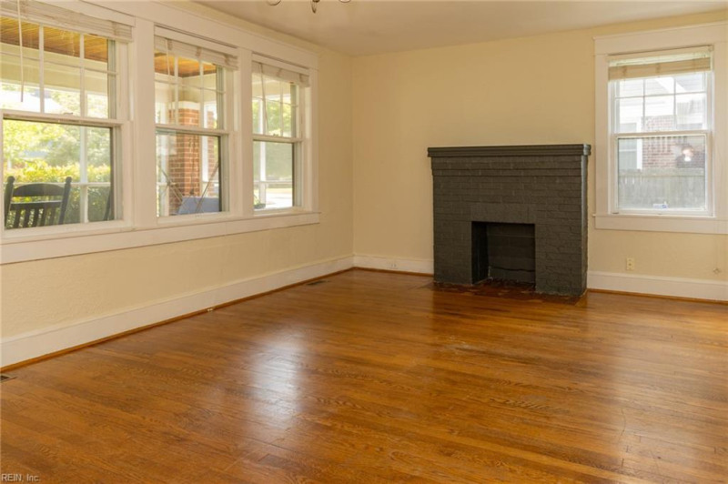 Photo 5 of 32 residential for sale in Portsmouth virginia