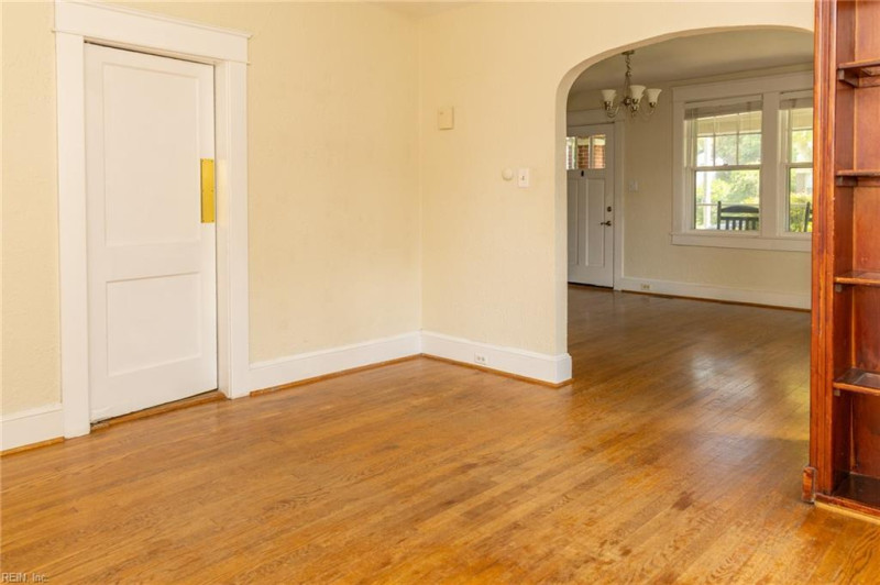 Photo 7 of 32 residential for sale in Portsmouth virginia