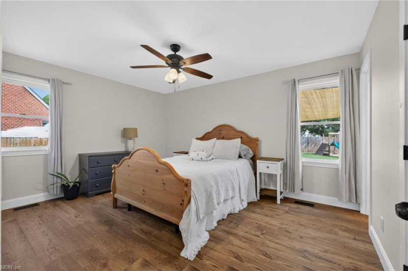 Photo 13 of 32 residential for sale in Chesapeake virginia