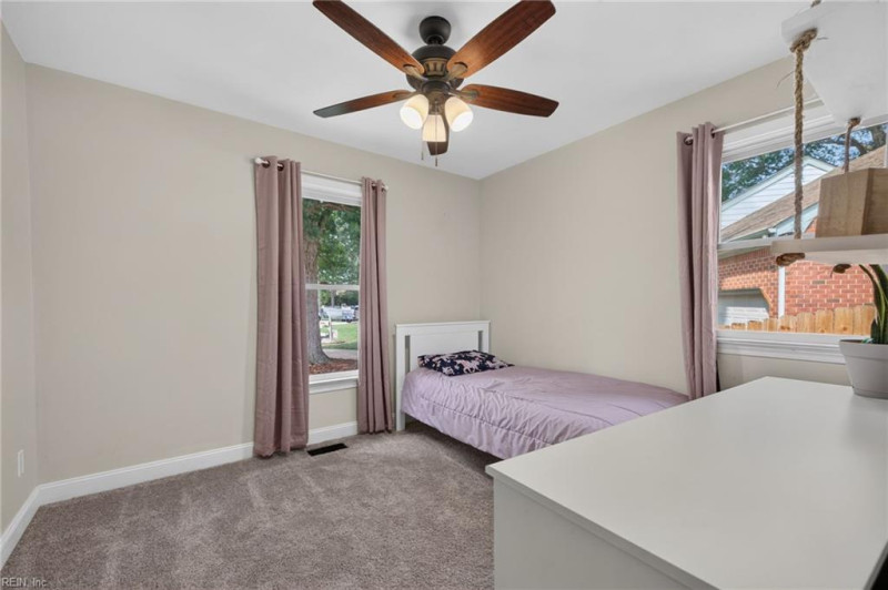 Photo 18 of 32 residential for sale in Chesapeake virginia