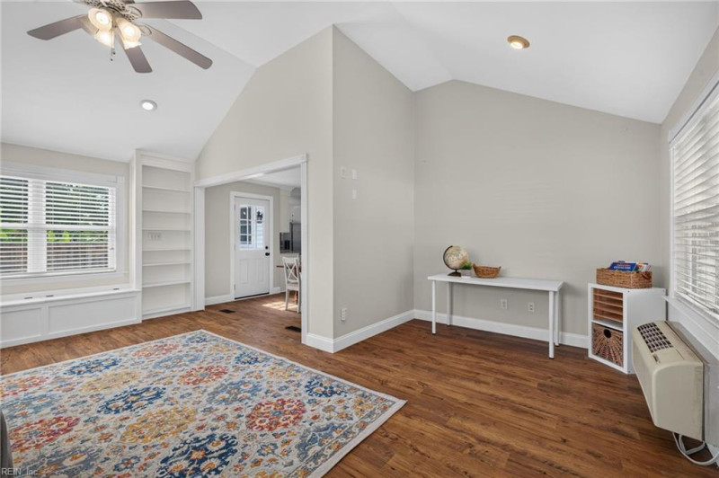 Photo 5 of 32 residential for sale in Chesapeake virginia
