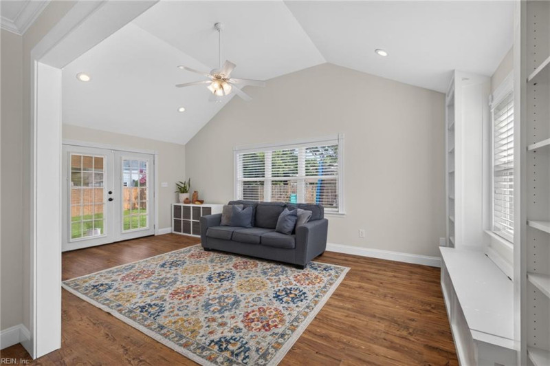 Photo 6 of 32 residential for sale in Chesapeake virginia