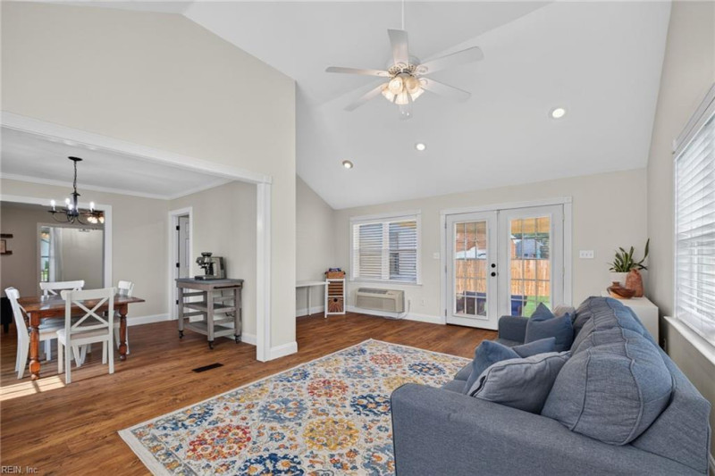 Photo 7 of 32 residential for sale in Chesapeake virginia