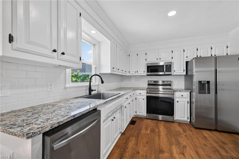 Photo 8 of 32 residential for sale in Chesapeake virginia
