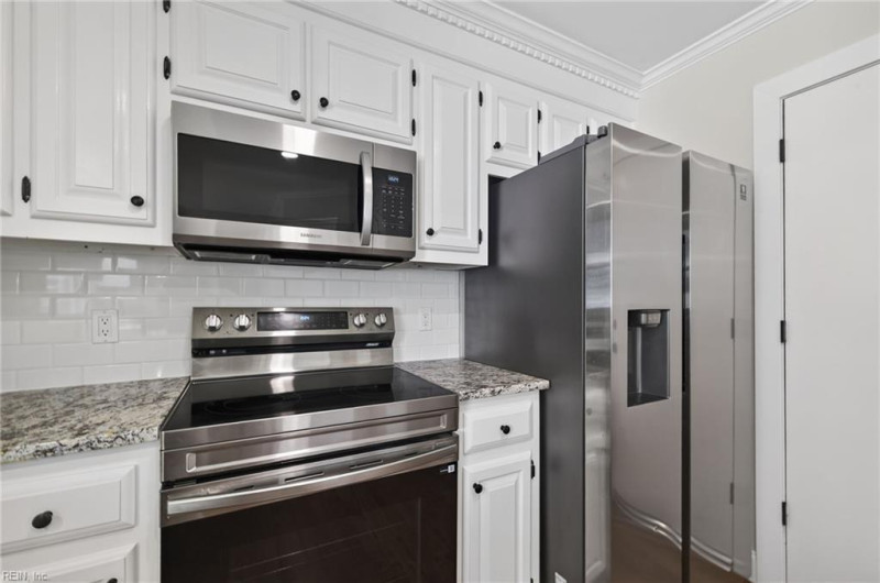 Photo 9 of 32 residential for sale in Chesapeake virginia