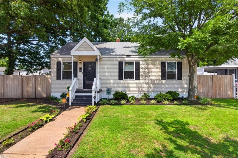 Photo 3 of 31 residential for sale in Norfolk virginia Photo 3 of 31 residential for sale in Norfolk virginia