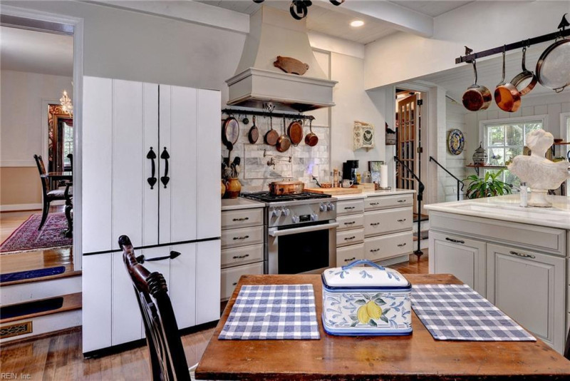 Photo 10 of 39 residential for sale in York County virginia