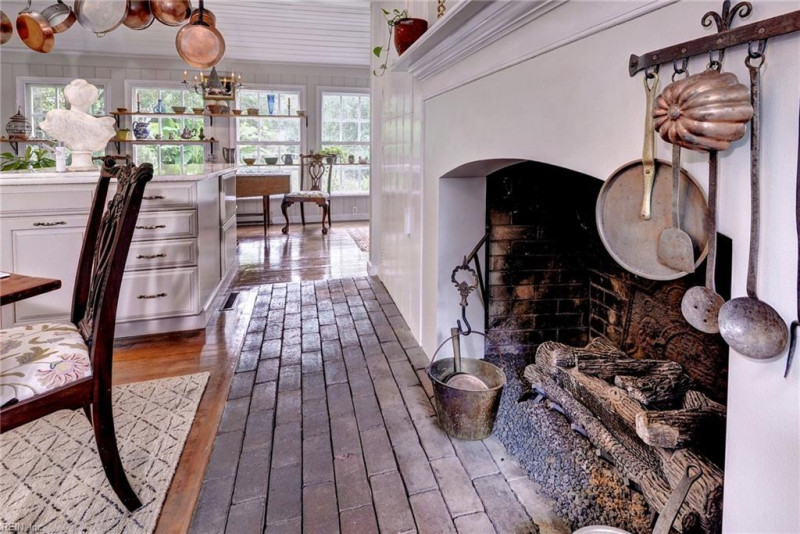 Photo 12 of 39 residential for sale in York County virginia