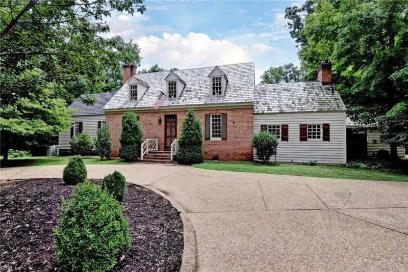 Photo 2 of 39 residential for sale in York County virginia
