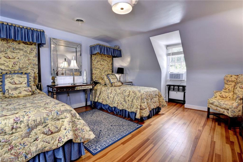 Photo 23 of 39 residential for sale in York County virginia