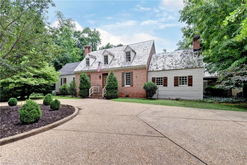 Photo 3 of 39 residential for sale in York County virginia