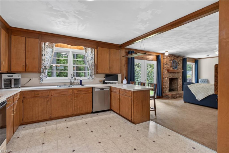 Photo 15 of 50 residential for sale in Suffolk virginia