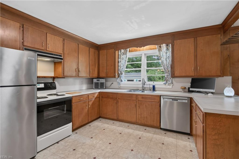 Photo 16 of 50 residential for sale in Suffolk virginia