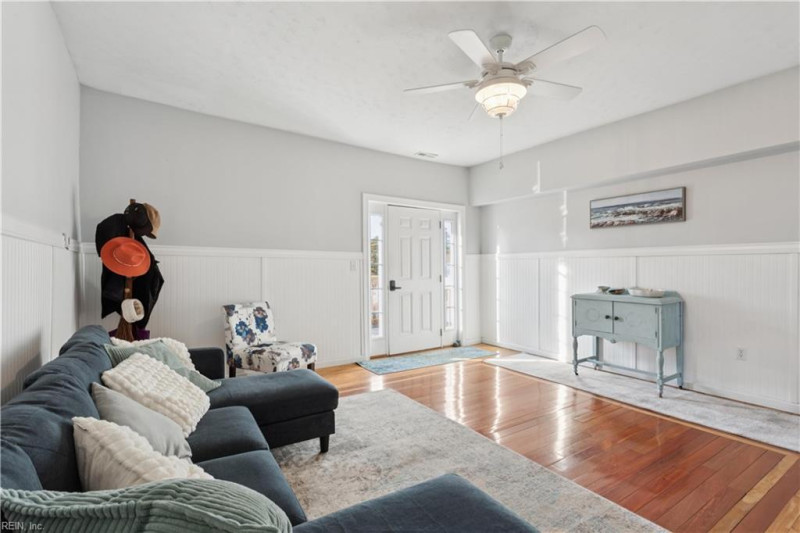 Photo 5 of 18 residential for sale in Gloucester County virginia