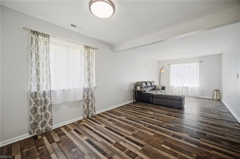 Photo 16 of 48 residential for sale in Virginia Beach virginia