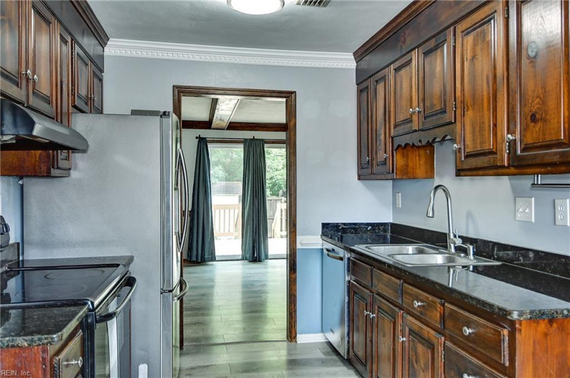 Photo 12 of 41 residential for sale in Chesapeake virginia