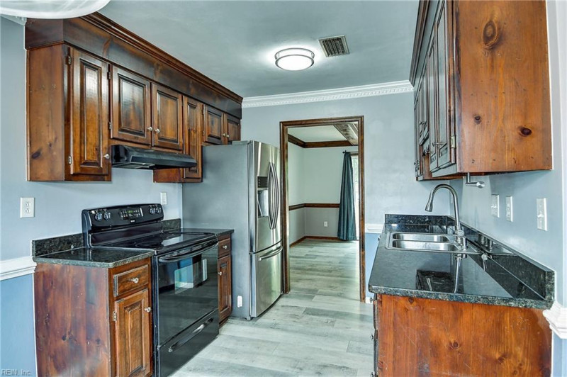Photo 6 of 41 residential for sale in Chesapeake virginia