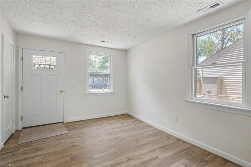 Photo 10 of 33 residential for sale in Hampton virginia