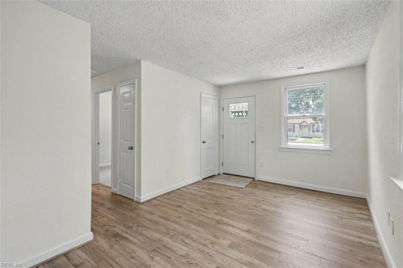 Photo 11 of 33 residential for sale in Hampton virginia