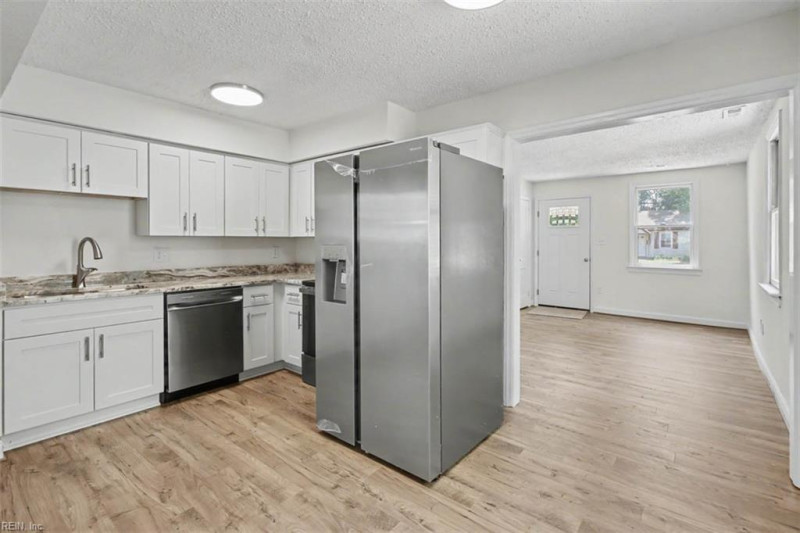 Photo 12 of 33 residential for sale in Hampton virginia
