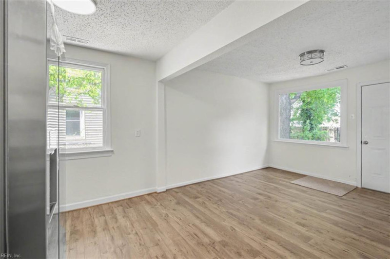 Photo 16 of 33 residential for sale in Hampton virginia