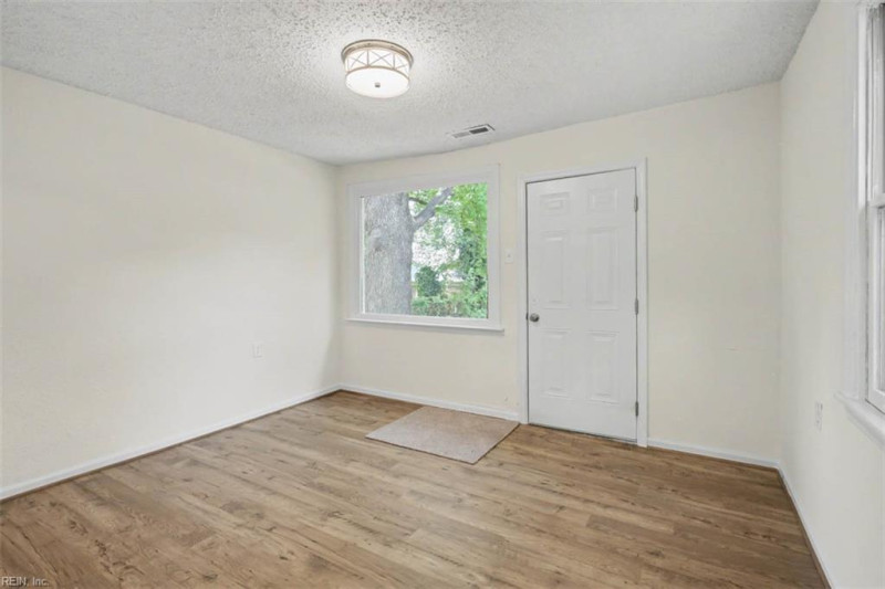 Photo 18 of 33 residential for sale in Hampton virginia